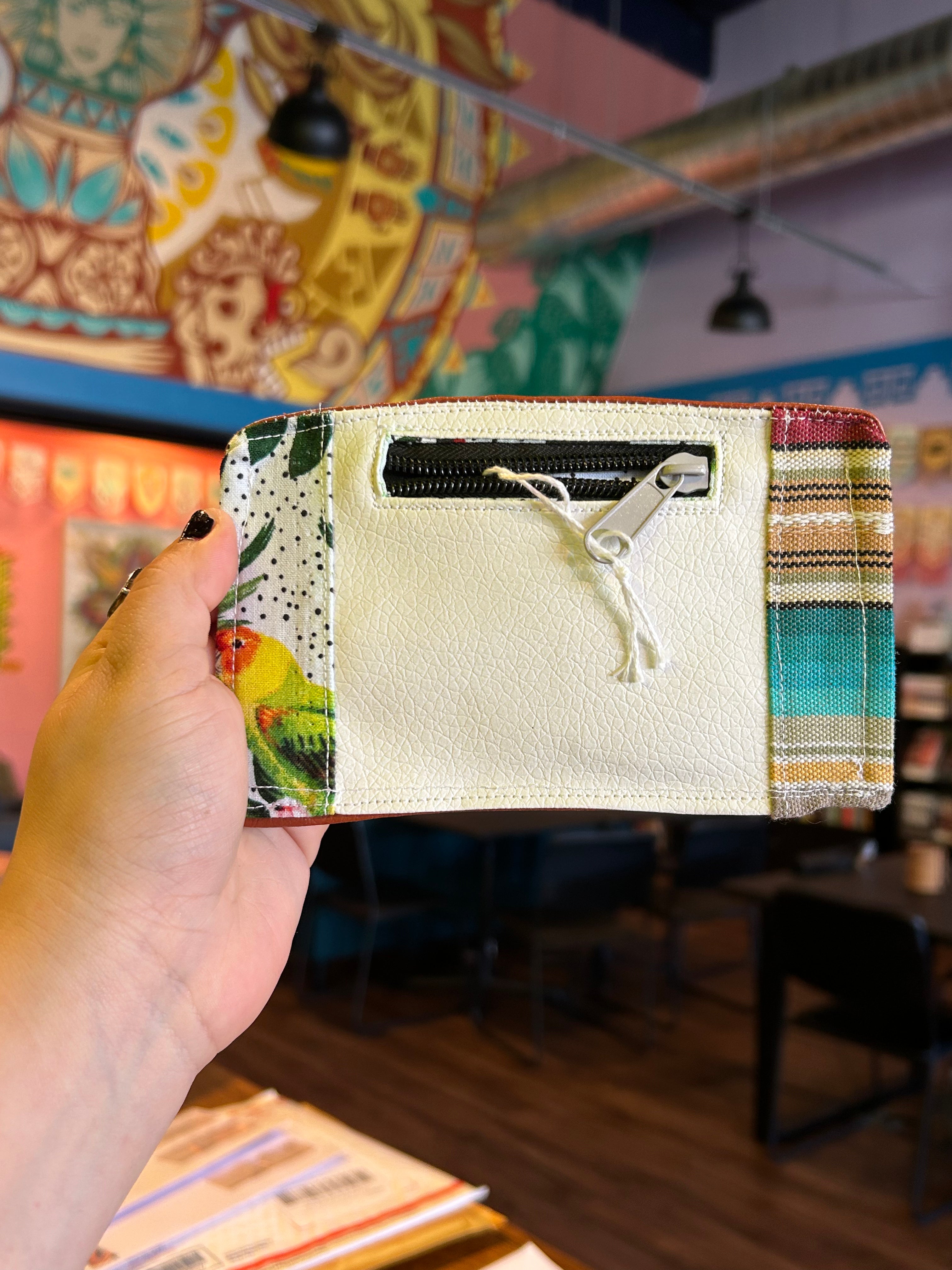 Pouch With A Zipper - Tropical