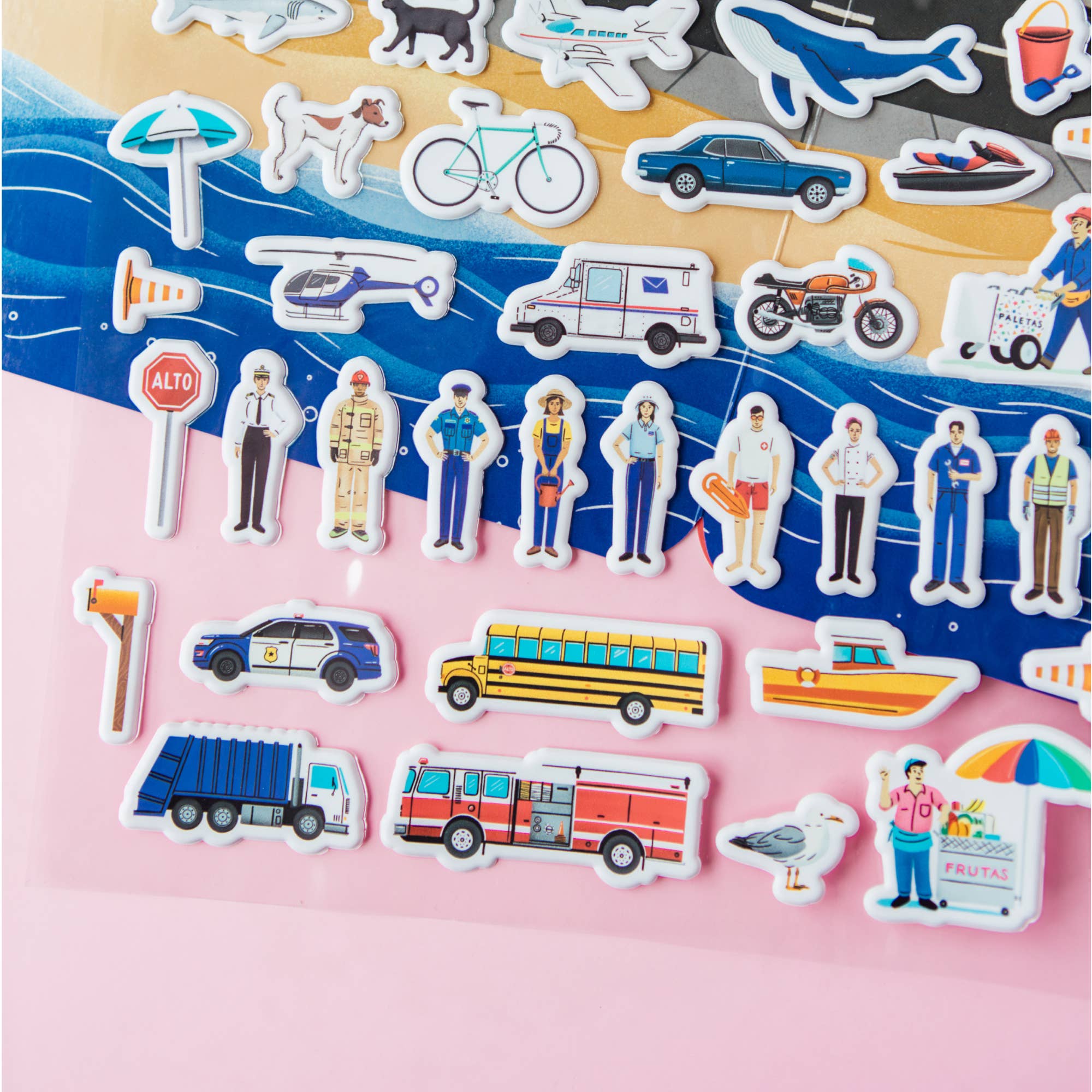 Sí Sabo Town: A Bilingual Reusable Sticker Play Set