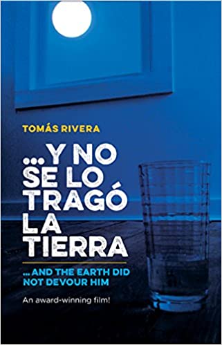 ...y no se lo trago la tierra / And The Earth Did Not Devour Him (Bilingual Edition) (Spanish and English Edition)
