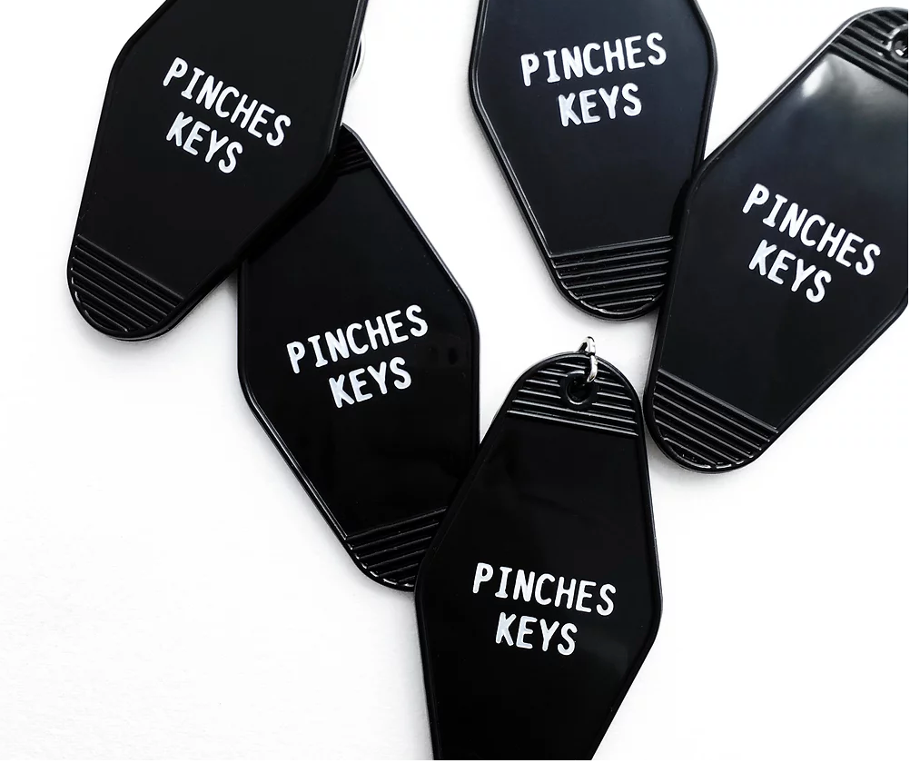 PINCHES KEYS KEYCHAIN